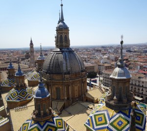 Le toit de la Cathedrale del Pilar vu de la Torre Vieja
