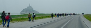 Le Mont Saint-Michel et son cortège de visiteurs